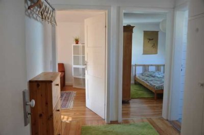 Schöne, gemütliche, voll möblierte 2-Zi.-Dachgeschoss -Wohnung - für MAX. 1-PERSON- Wohnen auf Zeit!