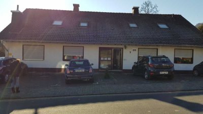 Freundliche und vollständig renovierte 3-Raum-Erdgeschosswohnung mit Balkon in Hausen (Wied)