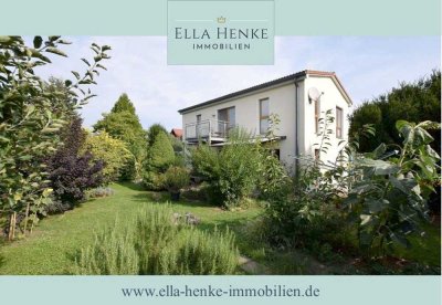 Modernes Einfamilienhaus + Einliegerwohnung oder Büro mit schönem Garten...