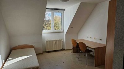 Frisch saniertes und möbliertes Studentenapartment