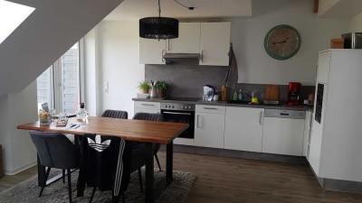 Exklusive 2,5-Raum-Wohnung mit Balkon und EBK in Erdmannhausen, Stellplatz,