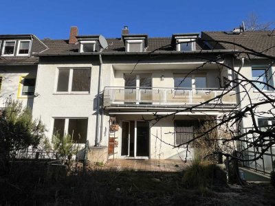 Bezugsfrei !!
Großes 3-Familienhaus (240 m²/9 Zimmer) mit Sonnengarten und Sonnenbalkon in TOP-Lage