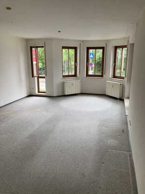 Freundliche 2-Zimmer-Wohnung mit Balkon, Abstellraum und Tiefgaragenstellplatz in Eningen u.A.