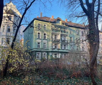 Helle 5-Zimmer-Wohnung mit Balkon am Stadtpark