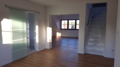 6 Zi. Whg., 140qm, Balkon, EBK, Garage, Garten, Neunkirchen a. Br.