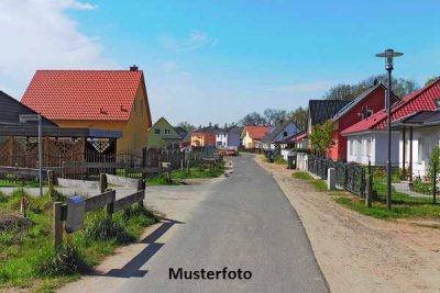 Mehrfamilienhaus mit Garage