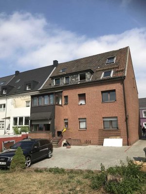 2 Zimmer DG Wohnung in kleinem Mehrfamilienhaus