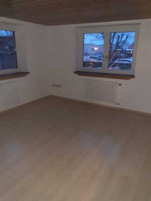 Gepflegte 3-Zimmer-Wohnung mit Einbauküche und Stellplatz zu vermieten