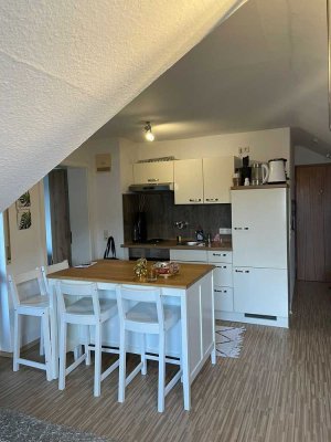 2-Zimmer-DG-Wohnung mit EBK und voll möbliert in Heilbronn Sontheim