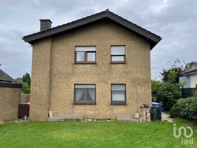 Freistehendes Einfamilienhaus mit Garten