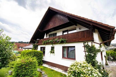 Zweifamilienhaus mit großem Garten und atemberaubender Aussicht