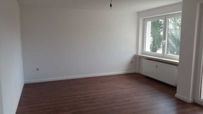 Erstbezug nach Sanierung mit Einbauküche und Balkon: schöne 3-Zimmer-Wohnung in HB Farge