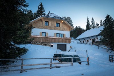 Traumhaftes Alm-Chalet mit Zweitwohnsitz-Widmung im Erstbezug nach Renovierung