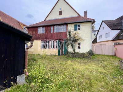 Sanierungsbedürftiges Stadthaus mit Potenzial in zentraler Lage