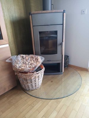 Attraktive 5-Zimmer-Wohnung mit gehobener Innenausstattung mit Balkon und Einbauküche in Hahnheim