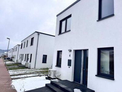 top moderne Doppelhaushälfte mit PV-Anlage und Einbauküche