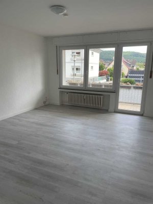 Attraktive 2-Zimmer-Hochparterre-Wohnung mit Balkon und Einbauküche in Bad Pyrmont