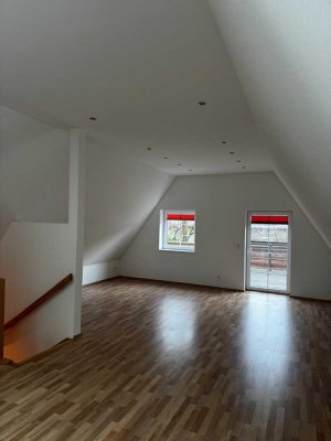 Ansprechende und gepflegte 3-Raum-Maisonette-Wohnung mit geh. Innenausstattung mit Balkon und EBK