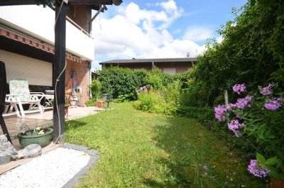 Sehr gepflegte Doppelhaushälfte mit Garage und  kleinem Garten