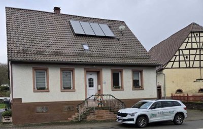 Liebevolles, saniertes Einfamilienhaus mit großer Scheune und Anbau in Oberschwarzach zu verkaufen.