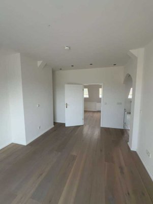 Wunderschön renovierte Penthouse-Wohnung direkt am S-Bahnhof Baumschulenweg