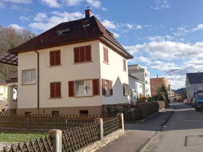 Schönes freistehendes 1-2-Familienhaus mit Garten