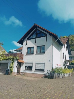 Wunderschönes 1-2 Familienhaus mit Einliegerwohnung, am Waldrand gelegen mit großer Sonnenterrasse!