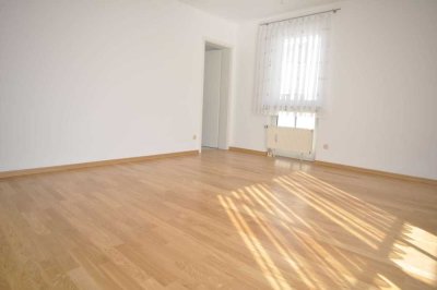 Laimer Platz – 2 Min. zur U5 – helle, ruhige 1-Zimmer-Wohnung mit Süd-Balkon und Einbauküche