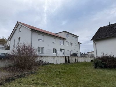 3 ZKB Dachwohnung mit Balkon ab März  zu vermieten!