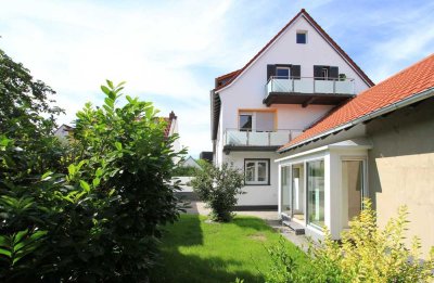 Traumhaft und PROVISIONSFREI - Wohnen wie im Einfamilienhaus incl. Garten und Garage + Carport