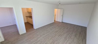 Sanierte Etagenwohnung mit Einbauküche und Balkon: moderne 2-Zimmer-Wohnung in Gummersbach, Bernberg