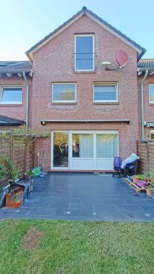 Gemütliches Reihenhaus mit Sonne im Garten