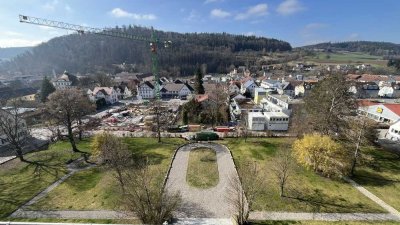 Helle 3,5-Zimmer-Wohnung mit hohen Decken, Balkon und schönem Weitblick