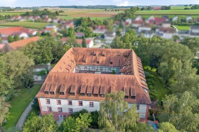 Rarität im Raum Regensburg
2-Zimmer-Erdgeschosswohnung im historischen Wasserschloss Gebelkofen