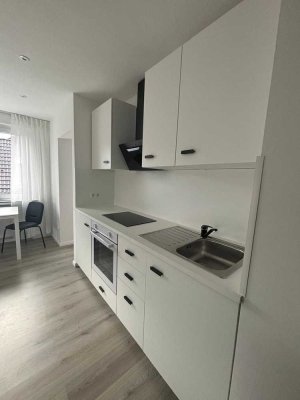 Klimatisierte 2 Zimmer DG-Wohnung, möbliert, neu ausgebaut