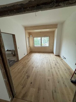 4 Zi. Wohnung mit Terrasse und eigenem Eingang