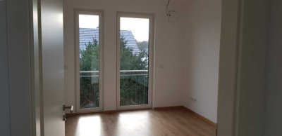 Erstbezug! 3 Zi-Whg, ab sofort! Balkon, Stellplatz, S-Bahn Fussläufig ca 10 min