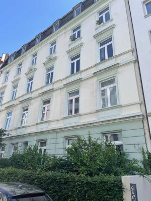 Stilvolle 4-Zimmer-Altbauwohnung mit Balkon im Nordend - Eigennutzung oder Kapitalanlage