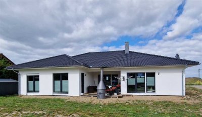 neuwertige Bungalow  in völliger Ruhe gelegen