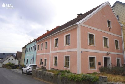 Geschichtsträchtiges Wohnhaus mit 8 Zimmer in Hirschbach