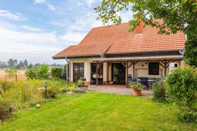 Garagen, Fußbodenheizung, Gästebad mit Dusche, Kamin, Rollladen usw.: Einfamilienhaus in Storkow