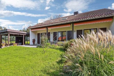 Charmantes Einfamilienhaus mit Atelier in Riedering: Ruhige Wohnlage mit Blick zum Simssee