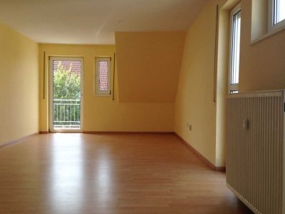 Helle, freundliche 3 Zimmer-DG-Wohnung mit Balkon in ruhiger Lage