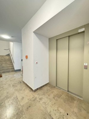 Stilvolle Altbauwohnung mit Lift – Unbefristet vermietet