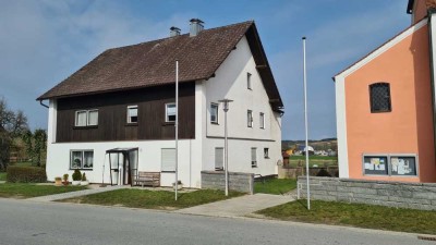 Einfamilienhaus mit Historie, zweigeschossig, teilrenoviert mit Garagenanbau und Nebengrundstück