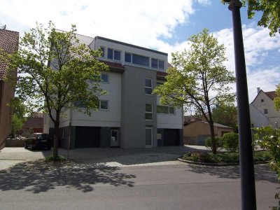 4,5-Zimmer-Maisonette-Wohnung im 1.OG u. DG, zwei Süd-Balkone mit herrlicher Aussicht.