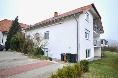 +++ Ruhige und bequeme Gartenwohnung mit 2 Stellplätzen und Küche in schönem Dreifamilienhaus +++