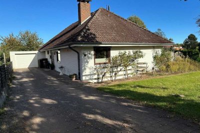 Walmdachbungalow mit Garage in Lensahn