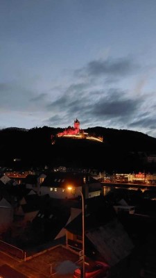 Attraktive 4-Zimmer-Dachgeschosswohnung mit Burgblick