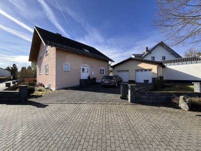 großzügiges Einfamilienhaus mit Einligerwohnung und Doppelgarage in ruhiger Lage